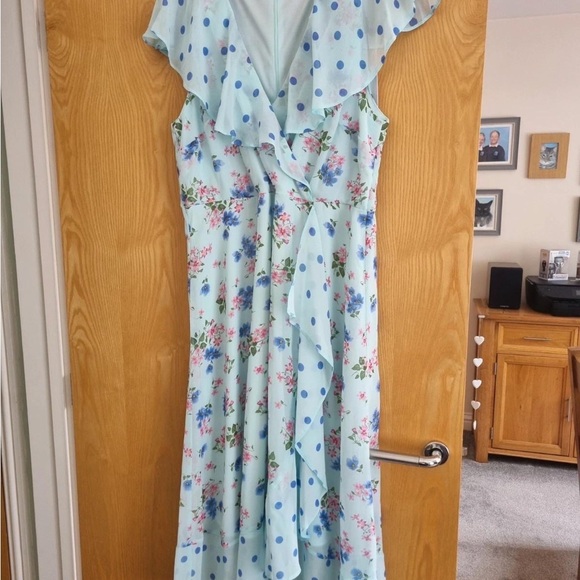 Chic Floral and Polka Dot Maxi Dress - Picture 1 of 3